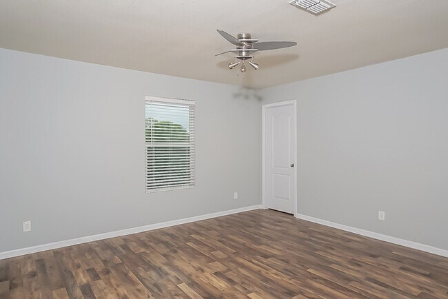 Building Photo - 3083 Avalon Lake Dr SW