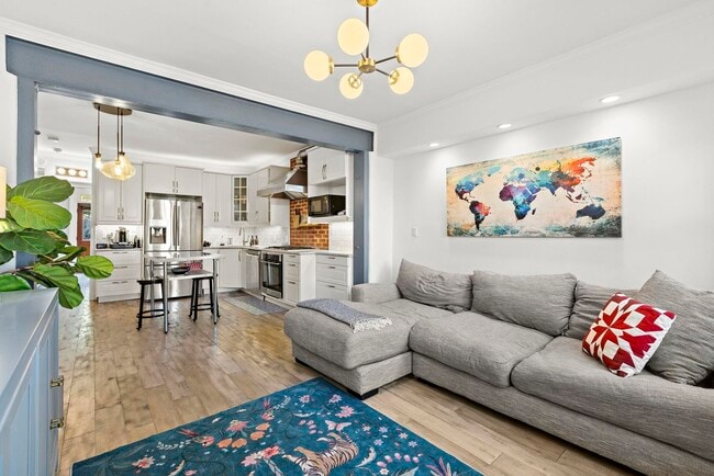 Building Photo - 284 6th St