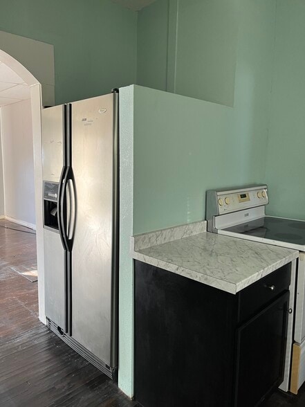 Building Photo - 400 E 11th Ave