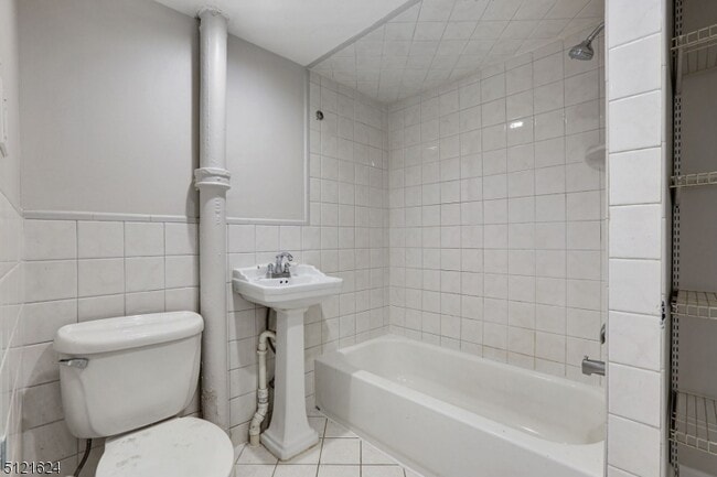 Building Photo - 302 N 10th St