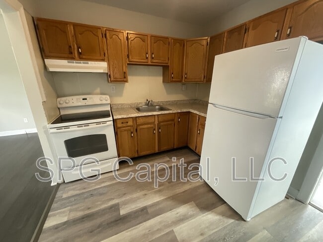 Building Photo - 7402 Lincoln Way W