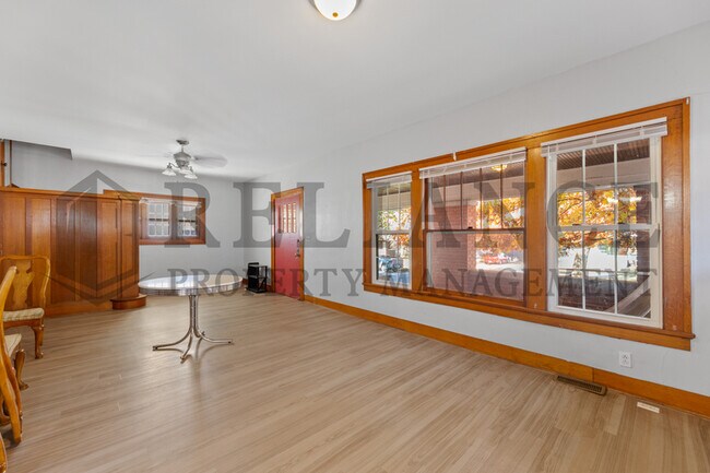 Building Photo - 3325 Victor Pl