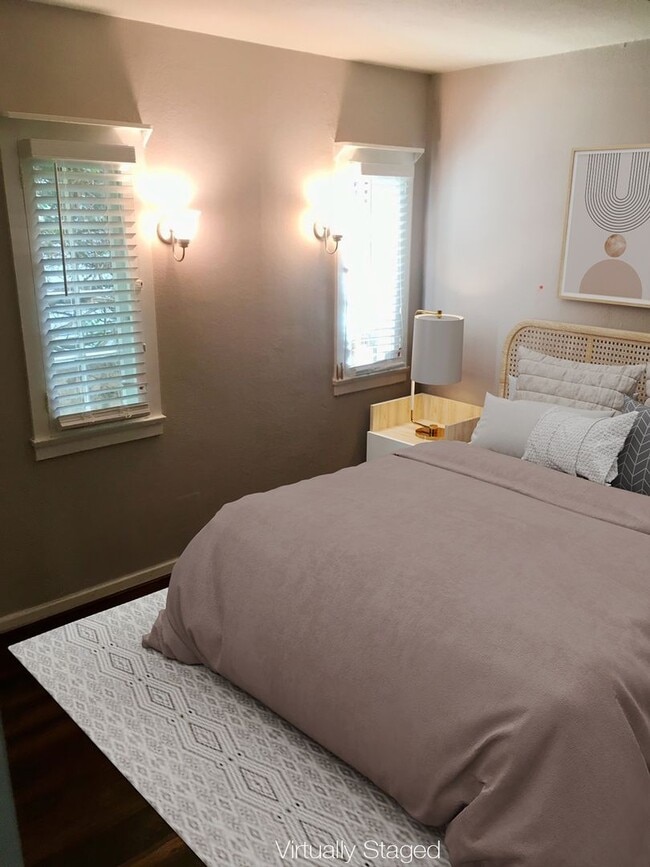 Building Photo - Quintessential Ventura 1 bed rear unit with LARGE, PRIVATE, BEAUTIFUL OUTDOOR LIVING AREA