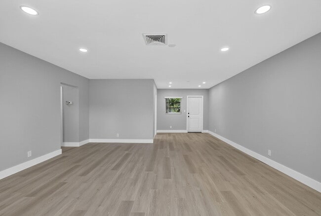 Building Photo - 2755 NE 28th Ave