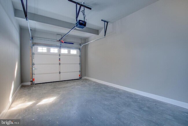 Building Photo - 6110 Sawgrass Ct