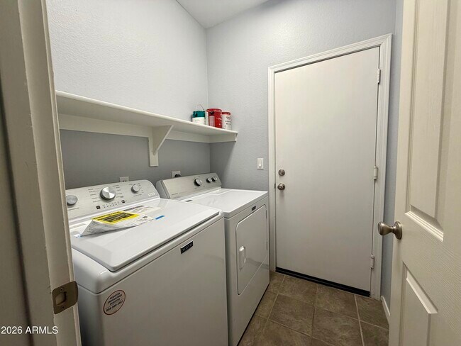Building Photo - 9340 S Margo Dr