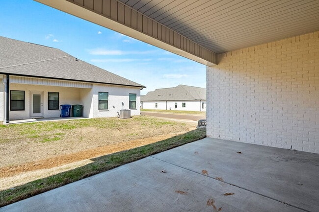 Building Photo - 411 Raleigh Elm Dr