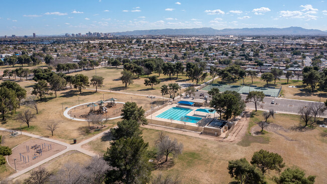 Building Photo - 4 Bed/2Bath Home at 39th Ave/Camelback! Re...