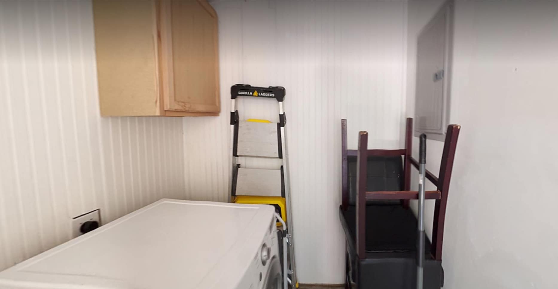 Laundry - 610 N 78th Ave