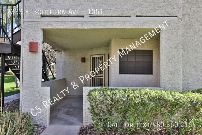 Building Photo - Adorable 2 Bed/2 Bath Tempe Townhouse