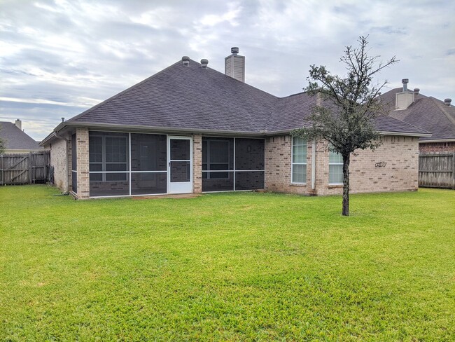 Building Photo - May Move In! 3 Bed 2 Bath In Edelweiss Gar...