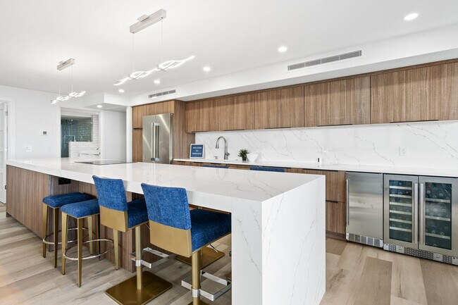 Building Photo - 5400 Ocean Blvd