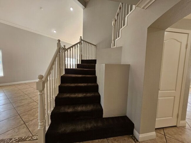 Building Photo - New Listing!
