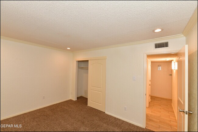Building Photo - 4433 N Stanton St
