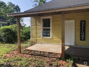 Building Photo - 108 Elm St