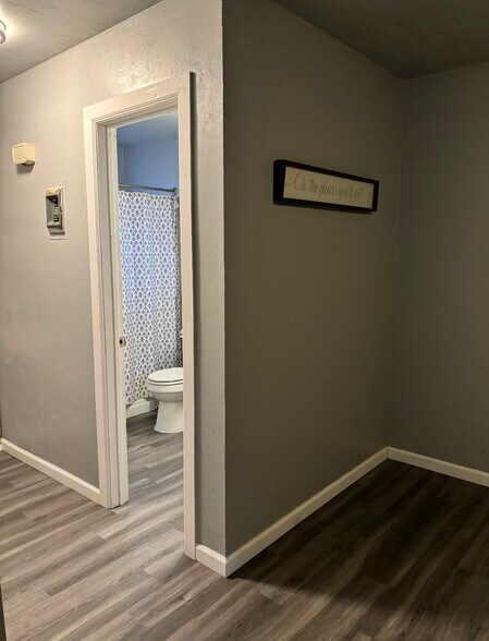 Building Photo - 10116 Comanche Rd NE