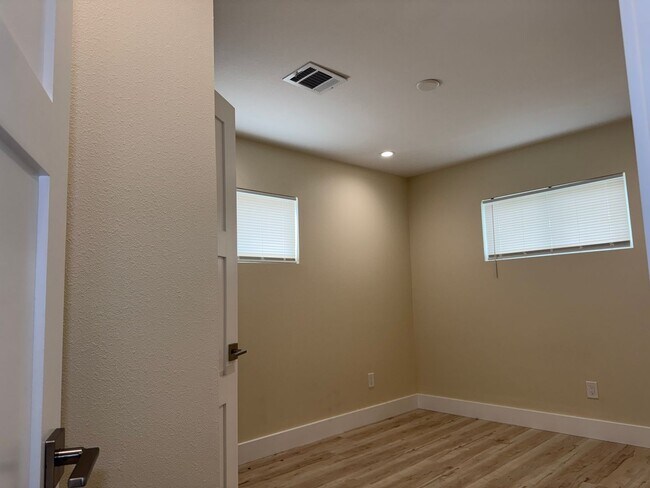 Building Photo - 7316 La Salette St