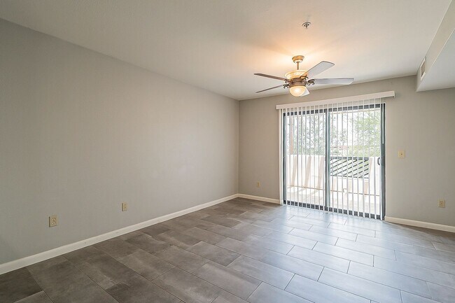 Building Photo - Walking Distance to ASU!