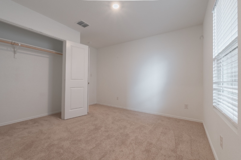 Building Photo - 352 Keefer