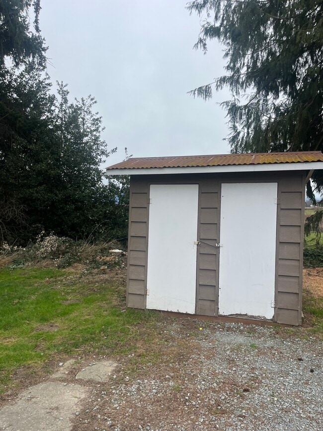 Building Photo - 13075 Avon Allen Rd