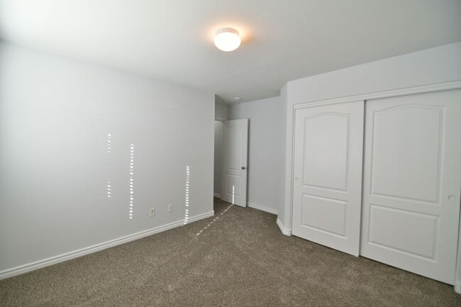 Building Photo - BEAUTIFUL 4BED/3BATH Home w/ 2 Car Garage ...