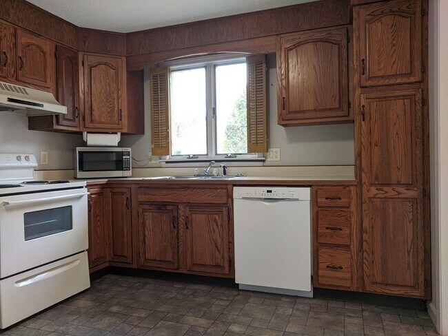 Building Photo - 6 Mansion Woods Dr