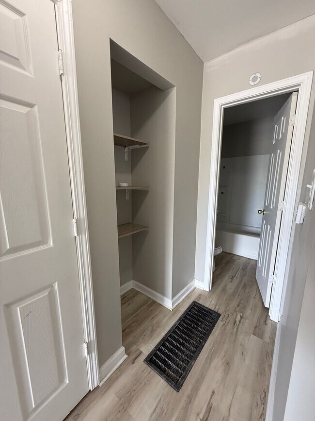 Building Photo - New Listing - Brookside Park 3 Bedroom Home