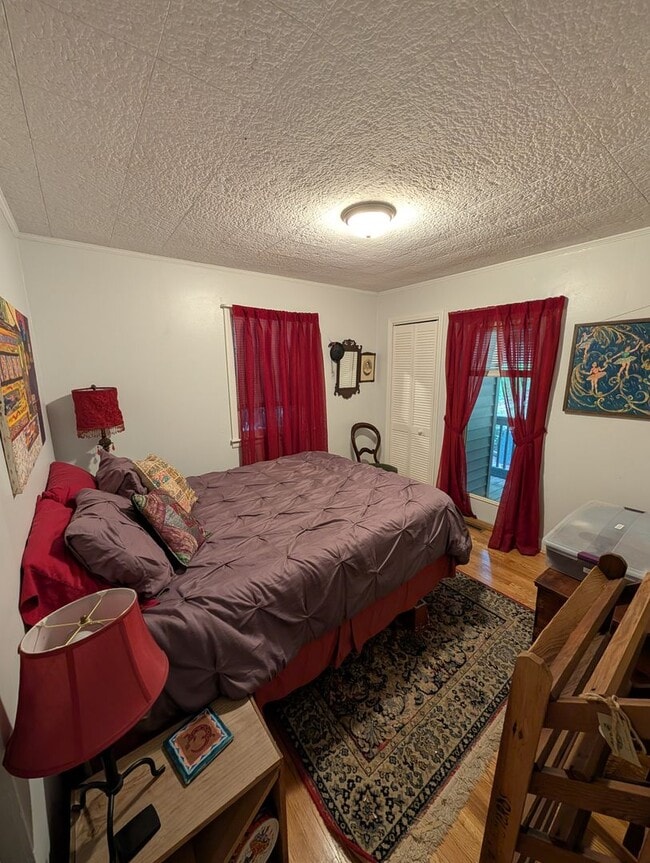Building Photo - Black Mountain Rental!