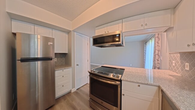 Building Photo - 1112 Woodgate Dr