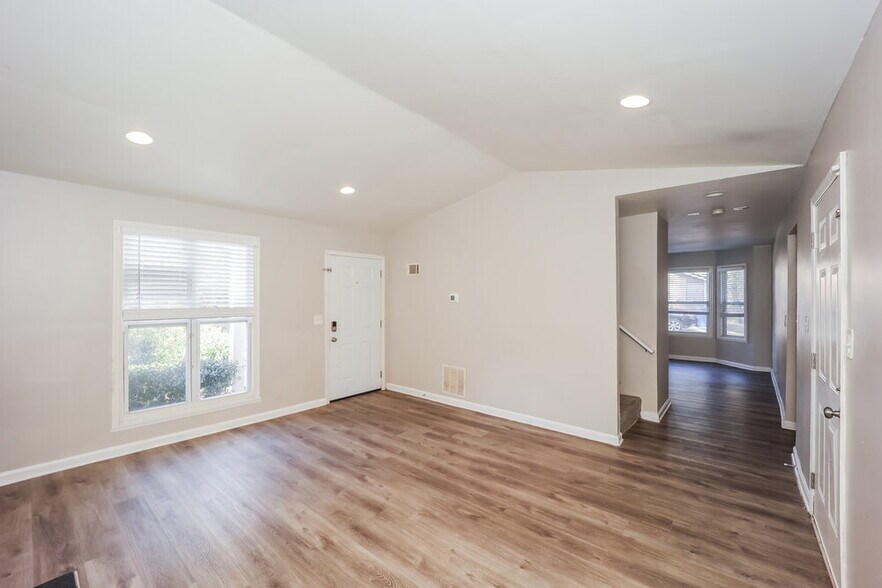 Building Photo - 5380 Forest Downs Cir