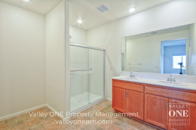 Building Photo - 4 bedroom, 2 bath, pet-friendly NEWER HOME with Solar