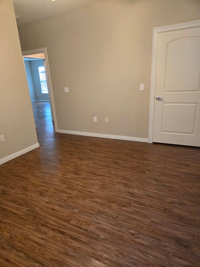 Building Photo - 1025 Porter St