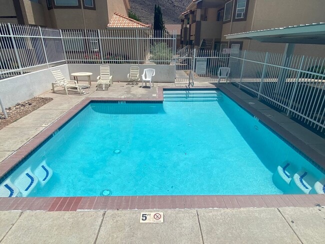 Building Photo - Woodbridge #48!! 3 Bed 2.5 Bath Home!