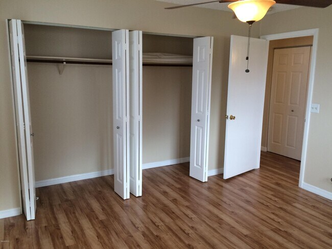 Building Photo - 412 Meadowlark Ln