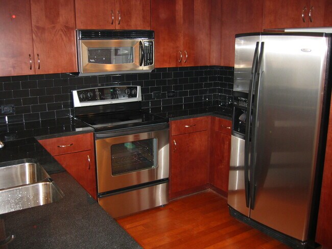 Building Photo - 860 Peachtree St NE