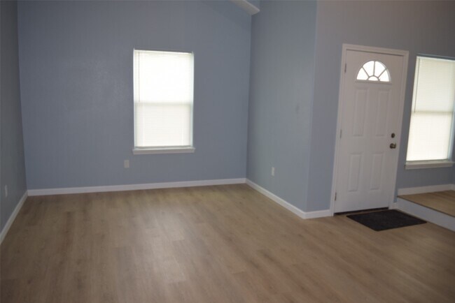 Building Photo - 331 Tite St