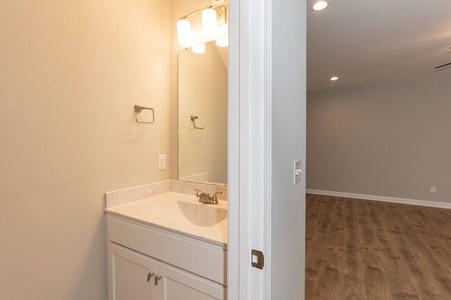 Building Photo - Four Bedroom Home