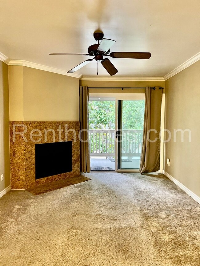 Building Photo - 9929 Azuaga St