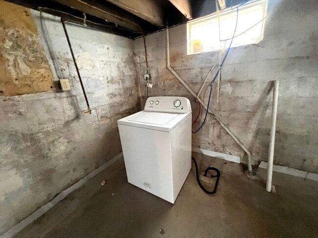 Building Photo - Aliquippa - Stunning 3 Bedroom 1 Bathroom Home