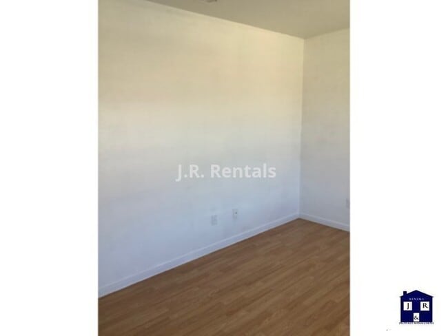 Building Photo - 413 Brittney Way