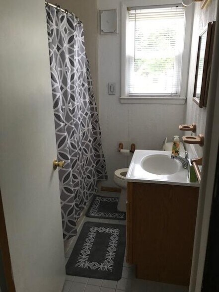 Building Photo - 11 Forrest Dr