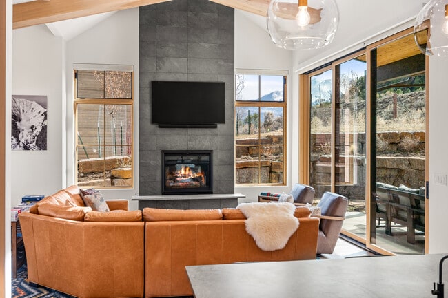 Building Photo - 117 Bowles Dr