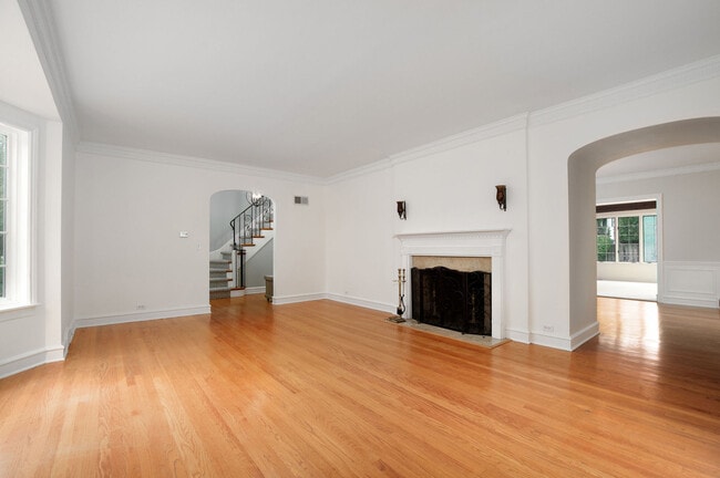 Building Photo - 9445 Avers Ave