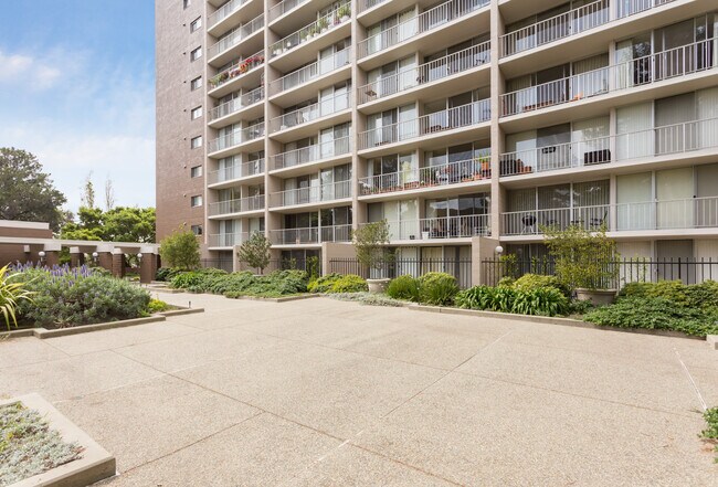 courtyard - 1 Kelton Ct