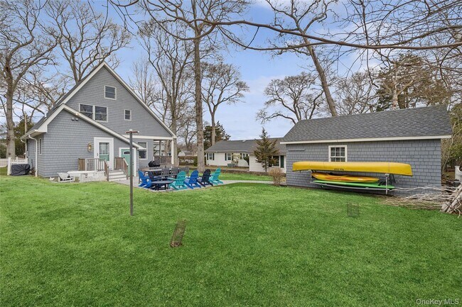 Building Photo - 1050 Pine Ave