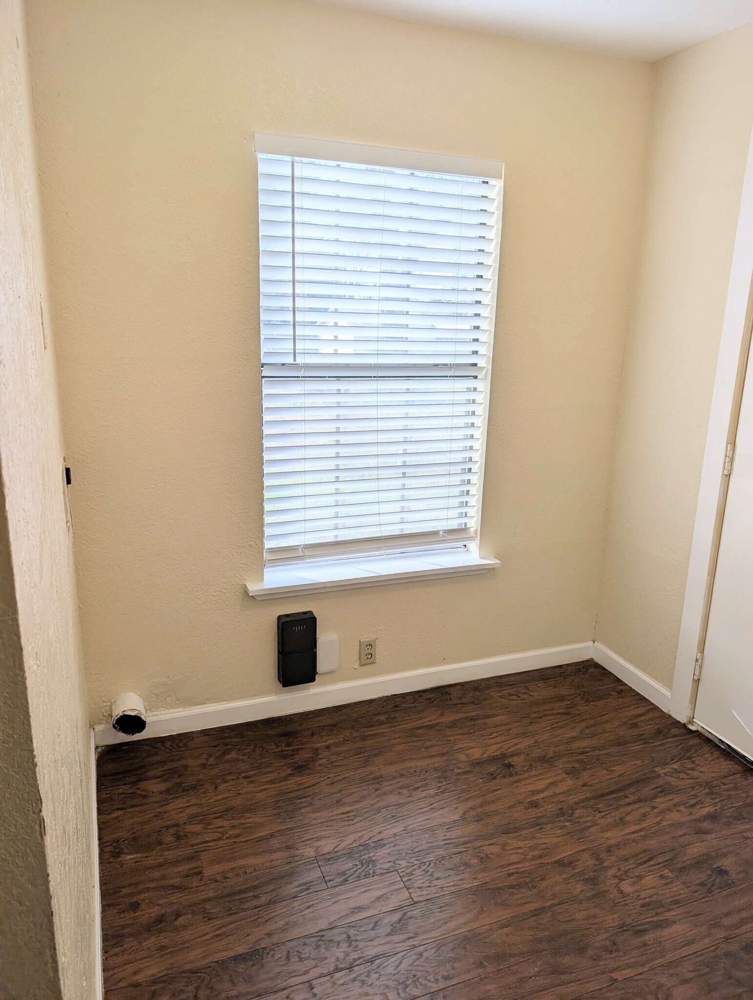 Building Photo - 1826 W Bond St