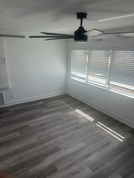 Building Photo - 3527 18th Ave S