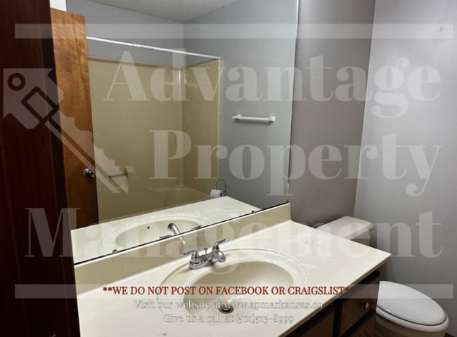 Building Photo - Charming 2 Bed, 1 Bath Duplex located in t...