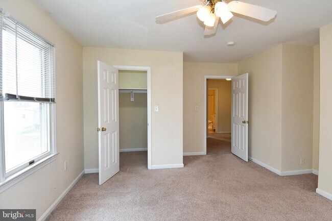 Building Photo - 930 N Danville St