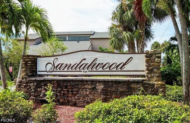 Building Photo - 8849 Somerset Blvd